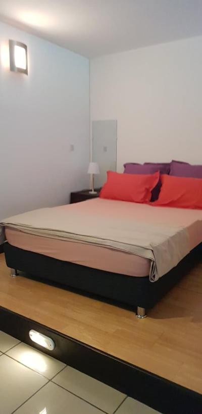 Studio Boucan Canot Meuble De Tourisme Classe 3 Etoiles A 2 Pas Des Plages Saint-Gilles-les Bains Ngoại thất bức ảnh